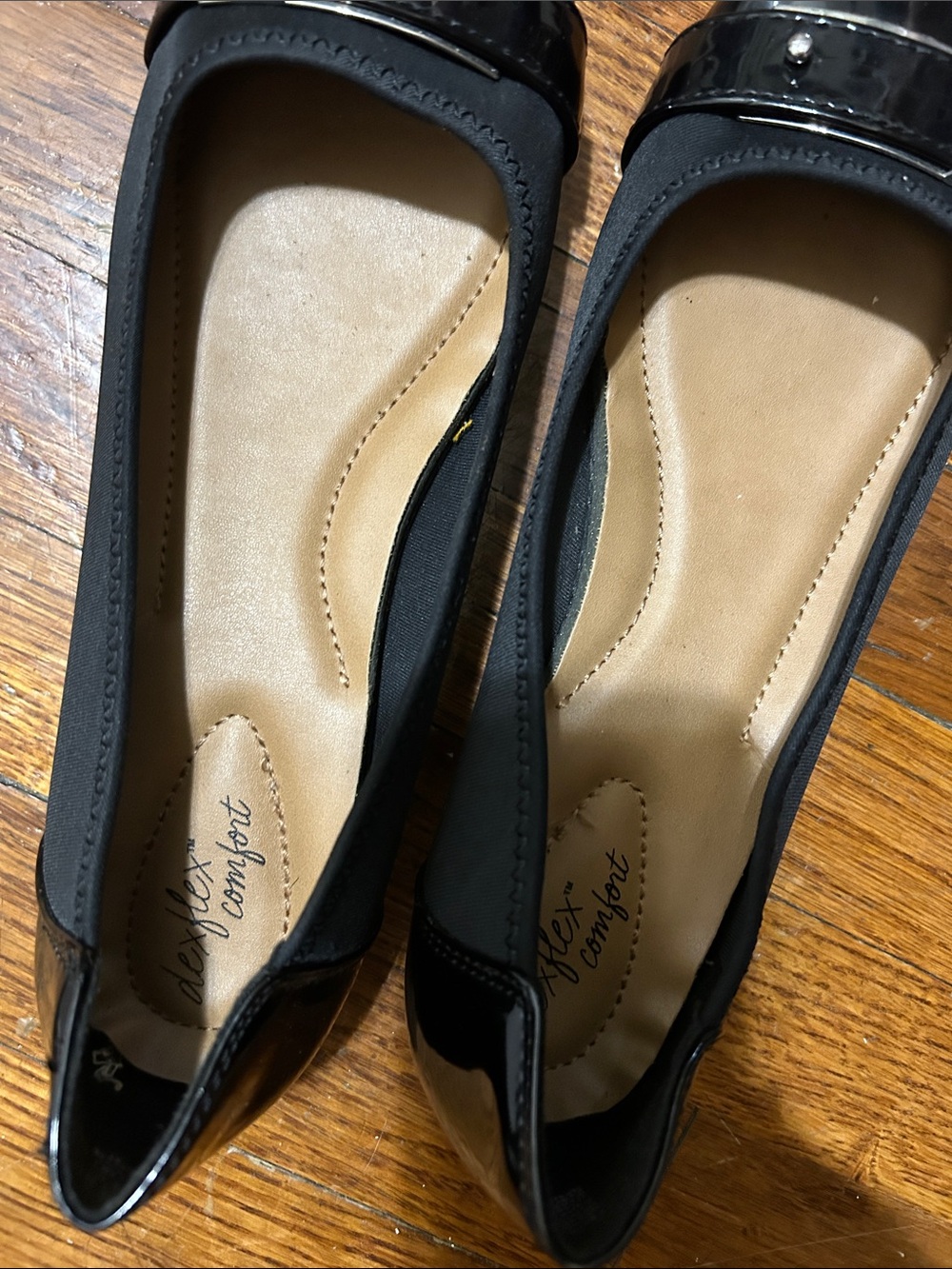 dexflex comfort Women's Black Patent Pointed-Toe Flats with Relaxed Insole